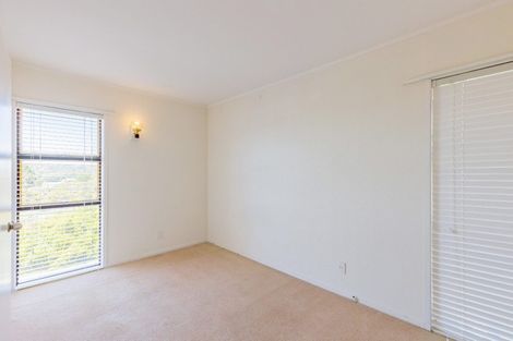 Photo of property in 5 Noeleen Street, Glenfield, Auckland, 0629