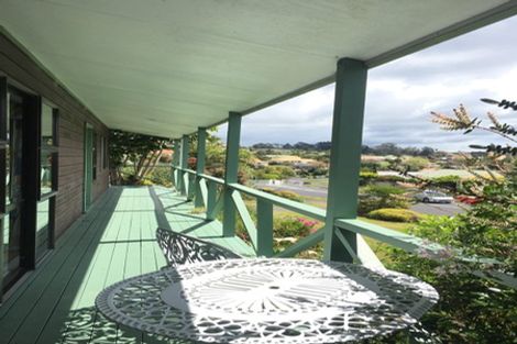 Photo of property in 28 Goldfinch Rise, Unsworth Heights, Auckland, 0632