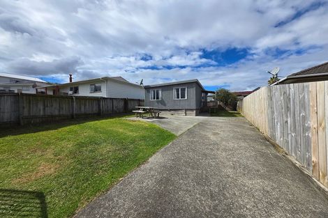 Photo of property in 2 Caserta Place, Clover Park, Auckland, 2023