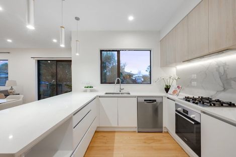 Photo of property in 16 Gosford Drive, Botany Downs, Auckland, 2010