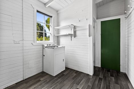 Photo of property in 25 Paynters Avenue, Strandon, New Plymouth, 4312