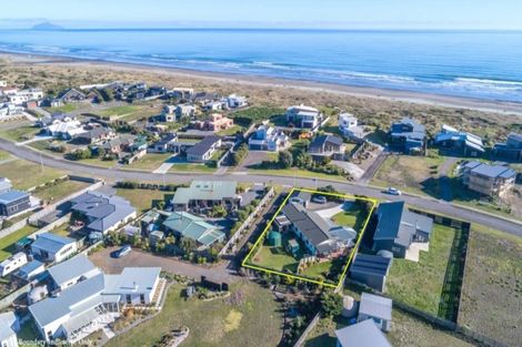 Photo of property in 50 Kent Avenue, Waitarere Beach, Levin, 5510