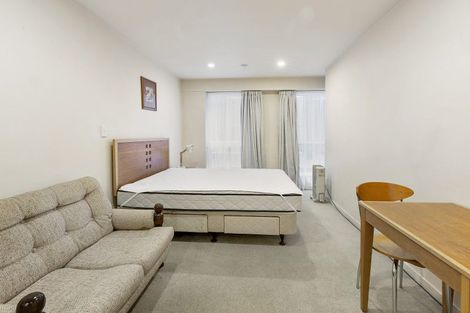 Photo of property in Terrace Heights Apartments, 2e/163 The Terrace, Wellington Central, Wellington, 6011