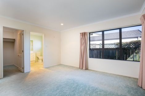 Photo of property in 5 Karina Road, Merrilands, New Plymouth, 4312