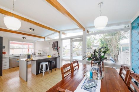 Photo of property in 1 Chilton Grove, Hokowhitu, Palmerston North, 4410