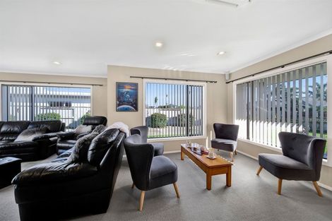 Photo of property in 12 Dolphin Parade, Bell Block, New Plymouth, 4312