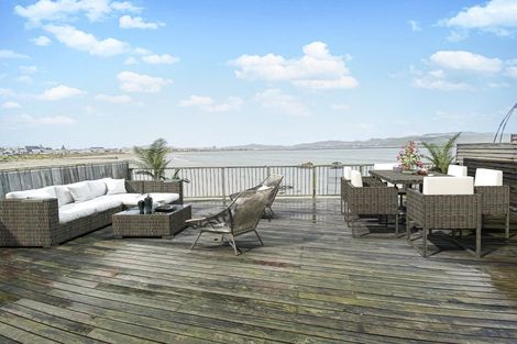 Photo of property in 253 Queens Drive, Lyall Bay, Wellington, 6022