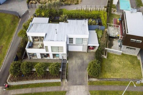 Photo of property in 16 Links Drive, Waiwhakaiho, New Plymouth, 4312