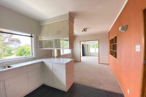 Photo of property in 38 Beaubank Road, Kelston, Auckland, 0602
