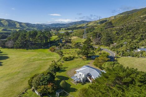 Photo of property in 306 South Makara Road, Makara, Karori, 6972