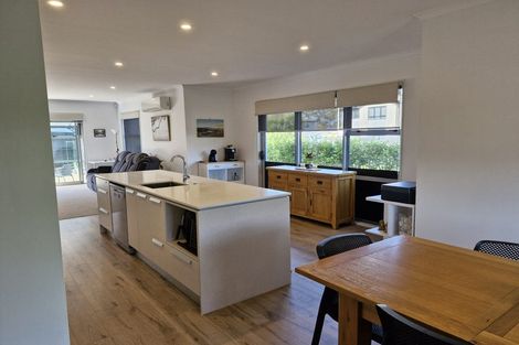 Photo of property in 64 Mettam Drive, Swanson, Auckland, 0614