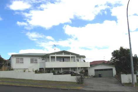 Photo of property in 102 Unsworth Drive, Unsworth Heights, Auckland, 0632