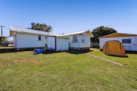 Photo of property in 60 Kapuni Street, Manaia, 4612