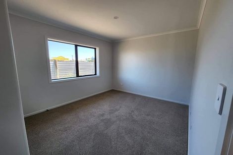 Photo of property in 6a Cross Street, Castlecliff, Whanganui, 4501