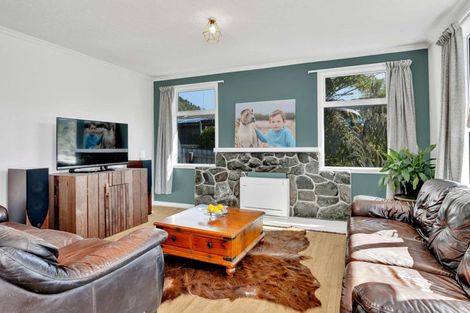 Photo of property in 82 Milton Terrace, Picton, 7220