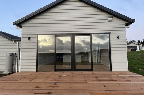 Photo of property in 25 Paihere Street, Huapai, Kumeu, 0810