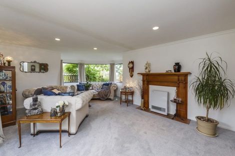 Photo of property in 24 Greenwood Place, Fitzherbert, Palmerston North, 4410