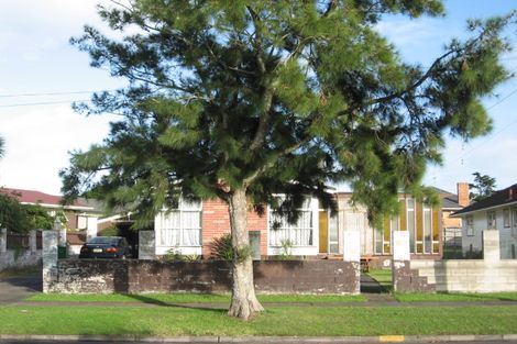 Photo of property in 27 Gossamer Drive, Pakuranga Heights, Auckland, 2010