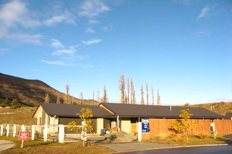 Photo of property in 12 Luna Place, Lake Hayes, Queenstown, 9304