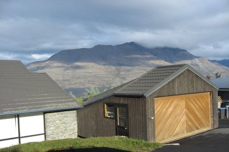 Photo of property in 1 Strawberry Lane, Fernhill, Queenstown, 9300