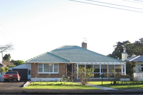 Photo of property in 4 Scenic Drive, Hillpark, Auckland, 2102