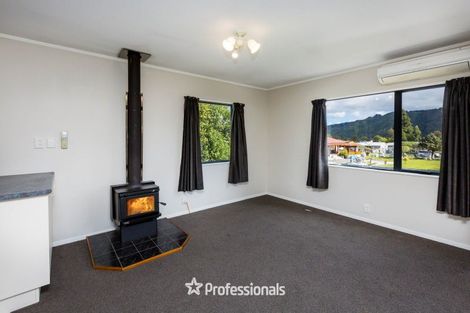 Photo of property in 1 Monarch Grove, Maoribank, Upper Hutt, 5018