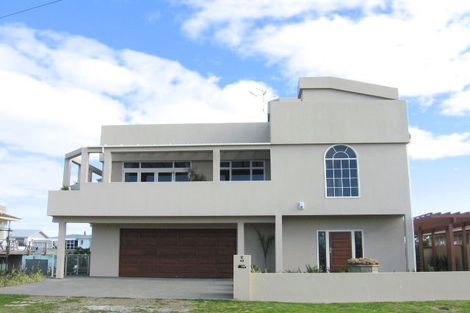 Photo of property in 4 Roore Street, Foxton Beach, Foxton, 4815