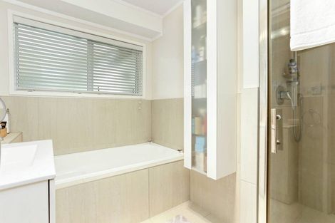 Photo of property in 21 Mark Edward Drive, Half Moon Bay, Auckland, 2012