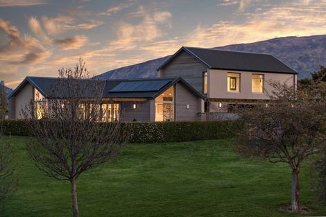 Photo of property in 1 Elderberry Crescent, Wanaka, 9305