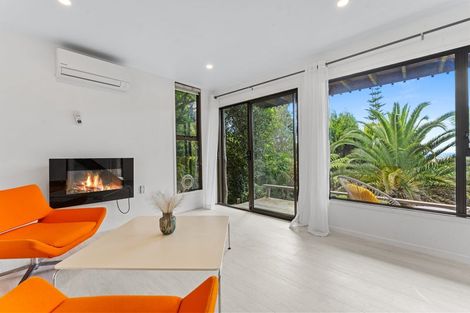 Photo of property in 1/813 East Coast Road, Northcross, Auckland, 0630