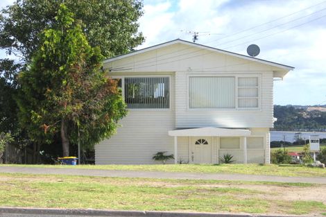 Photo of property in 2/146 Sunset Road, Unsworth Heights, Auckland, 0632