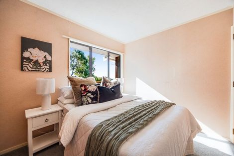 Photo of property in 16 Halldene Terrace, Red Beach, 0932