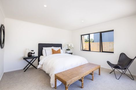 Photo of property in 8 Oakmont Crescent, Waiwhakaiho, New Plymouth, 4312