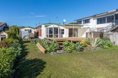 Photo of property in 1420 Whangaparaoa Road, Army Bay, Whangaparaoa, 0930