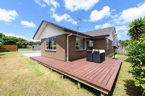 Photo of property in 8 Woodbank Drive, Glen Eden, Auckland, 0602