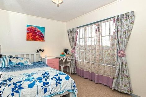 Photo of property in 2/16 De Quincey Terrace, Highland Park, Auckland, 2010