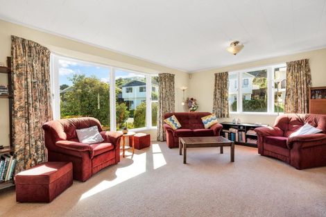 Photo of property in 11 Zande Terrace, Tawa, Wellington, 5028
