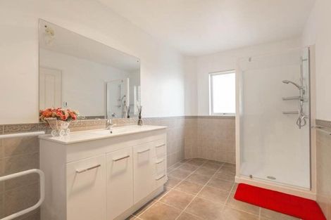 Photo of property in 25 Maypark Crescent, Flat Bush, Auckland, 2016