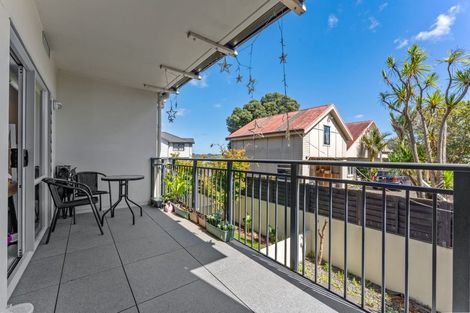 Photo of property in 10a/71 Spencer Road, Oteha, Auckland, 0632
