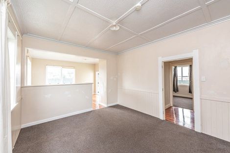 Photo of property in 184 Cornfoot Street, Castlecliff, Whanganui, 4501