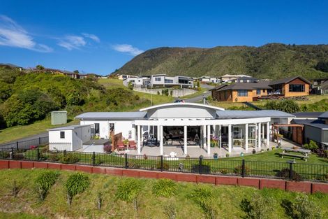 Photo of property in 8 Harbour View Heights, Picton, 7220