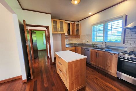 Photo of property in 41 Queensway, Three Kings, Auckland, 1024