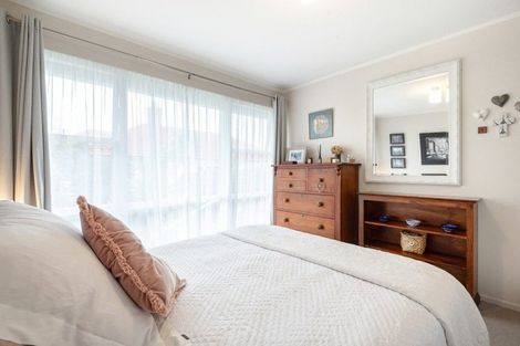 Photo of property in 10/77 Old Lake Road, Narrow Neck, Auckland, 0624