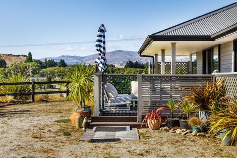 Photo of property in 21 Frye Crescent, Albert Town, Wanaka, 9305
