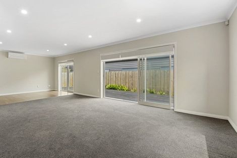 Photo of property in 6a Mansion Court, West Harbour, Auckland, 0618