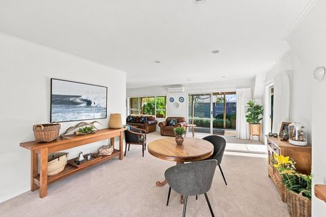 Photo of property in 29 Donnelly Street, Oakura, 4314