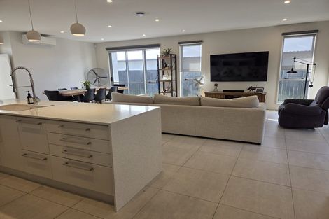 Photo of property in 16 Lydiard Place, Beachlands, Auckland, 2018