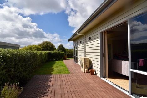 Photo of property in 42 Waverton Terrace, Churton Park, Wellington, 6037