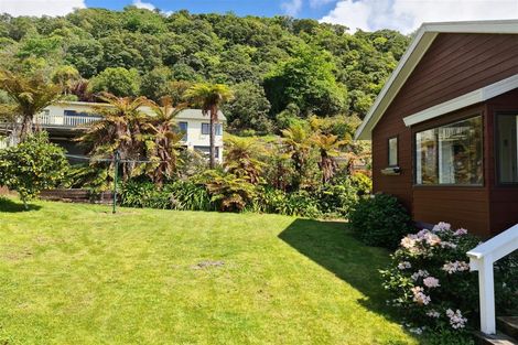 Photo of property in 27 Shera Street, Acacia Bay, Taupo, 3330