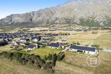 Photo of property in 21 Cunninghams Drive, Jacks Point, Queenstown, 9371